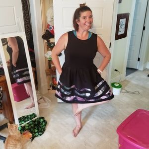 Fun, flowy black dress with deep pockets!